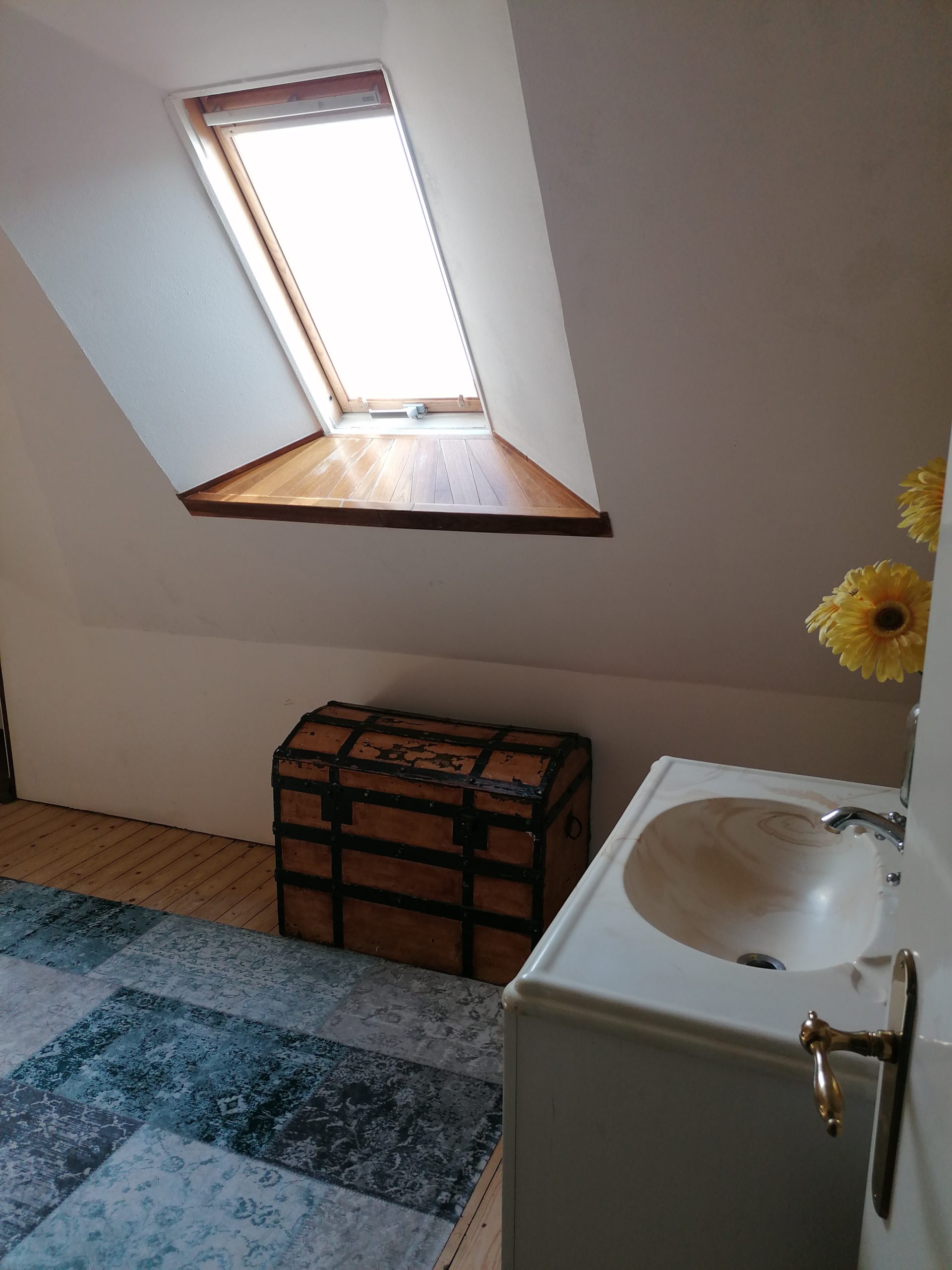 slaapkamer met 2 eenpersoons bedden